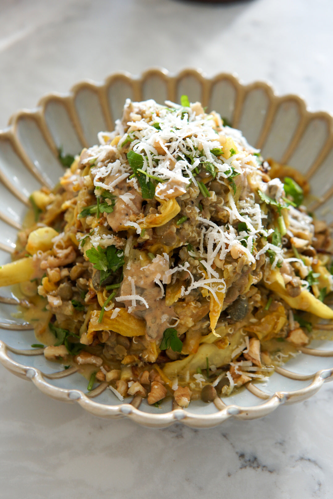 Mercimek ve Kinoalı & Sezar Soslu Sıcak Lahana Salatası