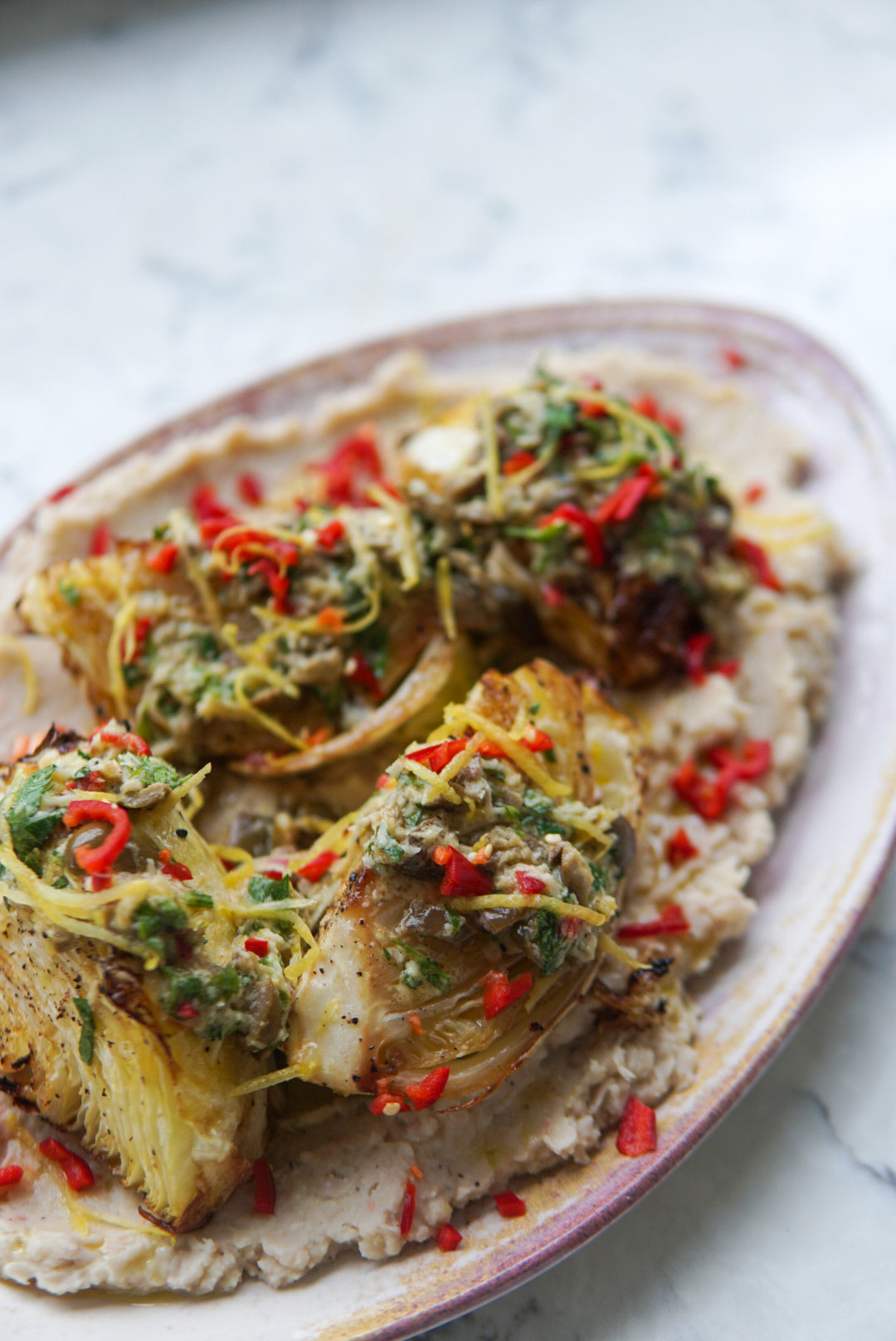 Fasulye Ezmeli & Zeytin Soslu Fırında Karamelize Lahana