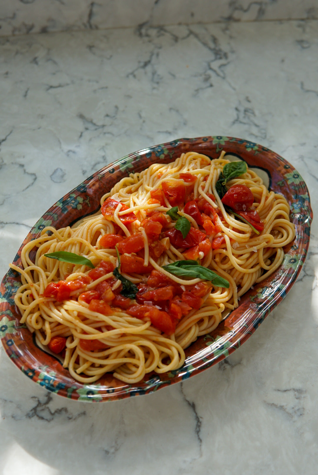Spagetti Pomodoro (Domatesli Fesleğenli Makarna)