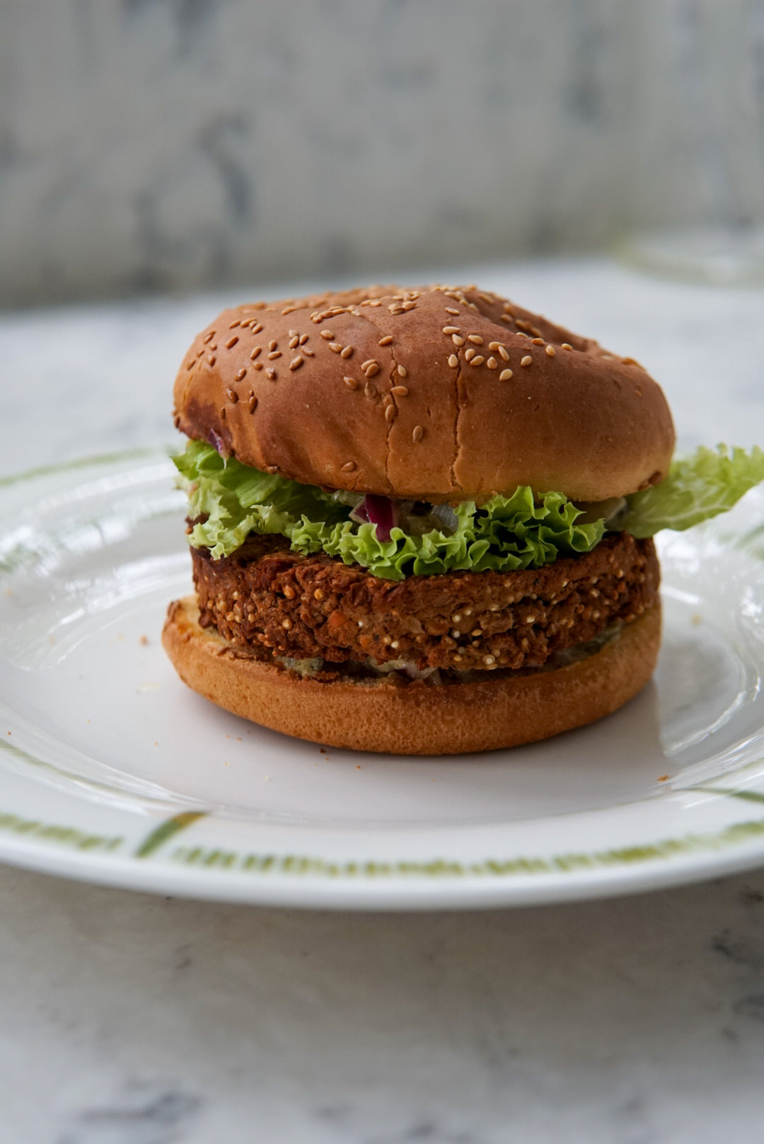 Mercimekli Kinoalı Vegan Hamburger