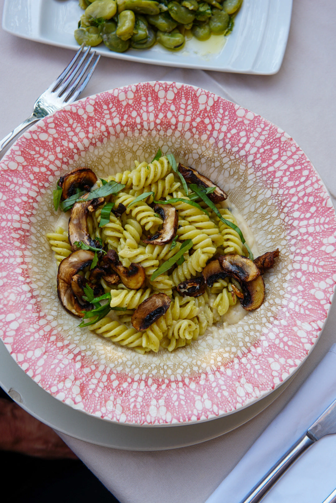 Pesto Barilla ile Peynir Fondü ve Mantarlı Fusilli